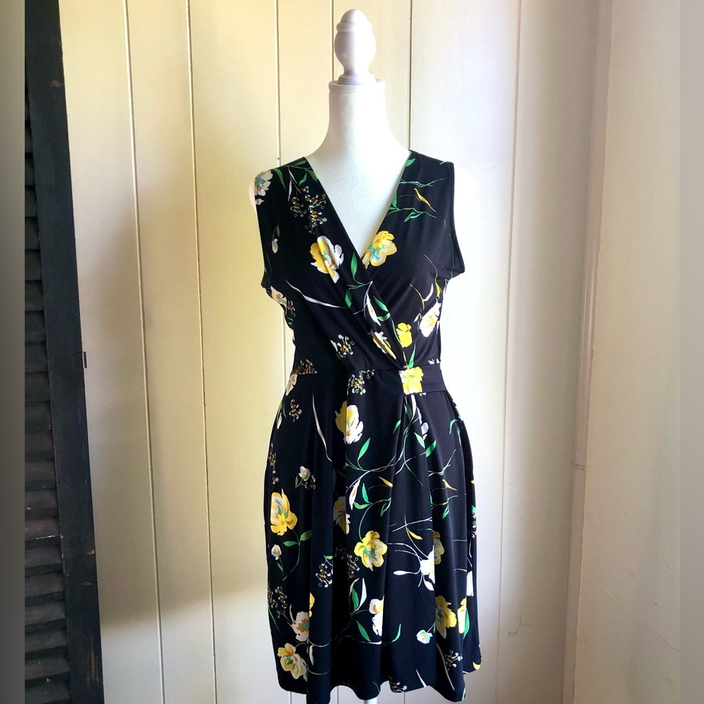 KAILEIGH Floral Dress Sz Medium Navy/White/Yellow Floral~Like New.